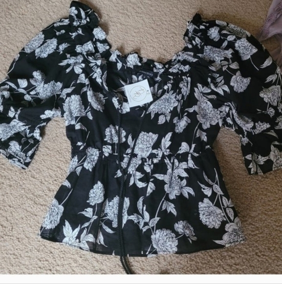 NWT BOUTIQUE Top SMALL - Picture 3 of 3